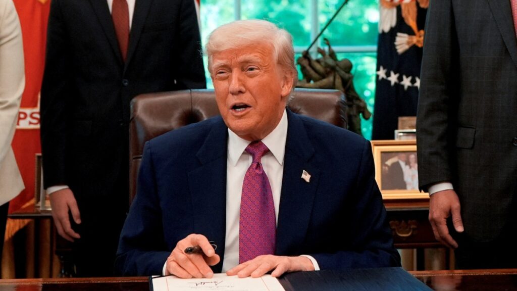 Trump lanza programa de vuelos gratuitos de autodeportación para inmigrantes indocumentados