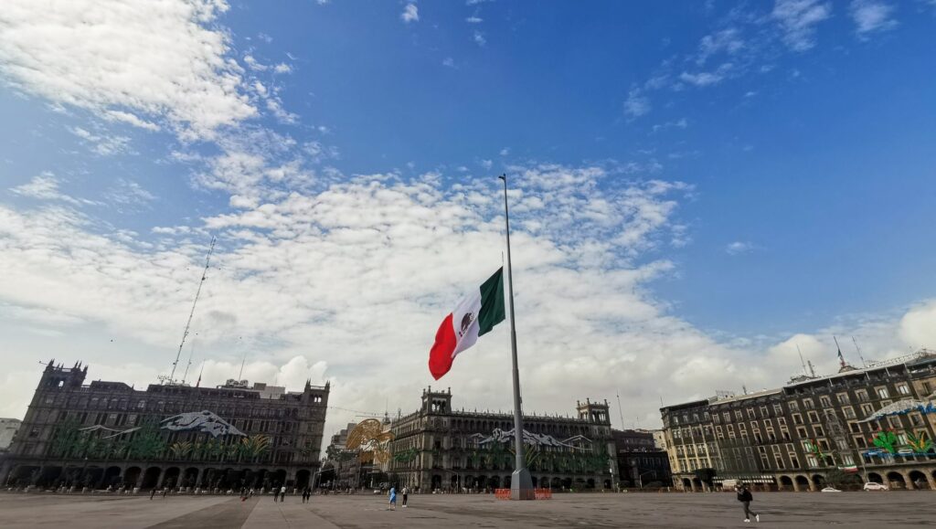 asta bandera zócalo cdmx