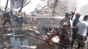 Se estrella avión en India; transportaba a más de 200 pasajeros y se dirigía a Londres: VIDEO