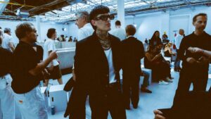 Adriel Favela llega al Paris Fashion Week y posiciona al regional mexicano en la moda global