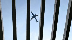 Suspenden vuelos desde y hacia Irán, confirma Embajada de México en territorio iraní