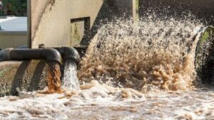 Brotes de COVID-19 son detectados por aguas residuales