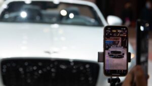 ¿Quién es Alfredo Valenzuela, influencer al que asaltaron durante transmisión en vivo y le robaron su Lamborghini?