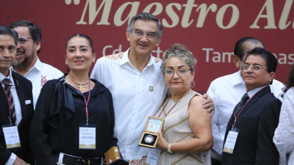 Américo Villarreal, gobernador del estado.