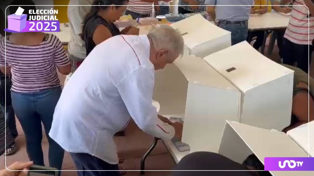 Reaparece AMLO en Palenque para votar en Elección Judicial; llama a votar