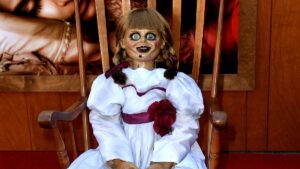 Muñeca Annabelle, bajo llave: la acusan de incendio y fuga en Nueva Orleans