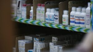 Ante falta de medicamentos, ONG Nariz Roja lanza ultimátum al Gobierno federal