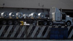 Entran en vigor aranceles estadounidenses del 50% sobre acero y aluminio