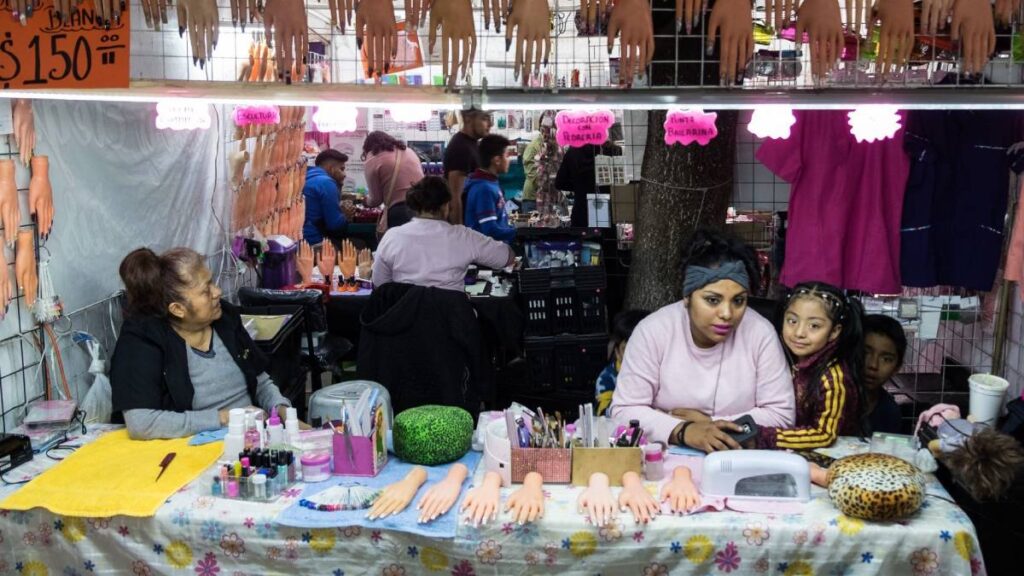 Hacer manicure entra para recibir el apoyo de autoempleo Edomex.