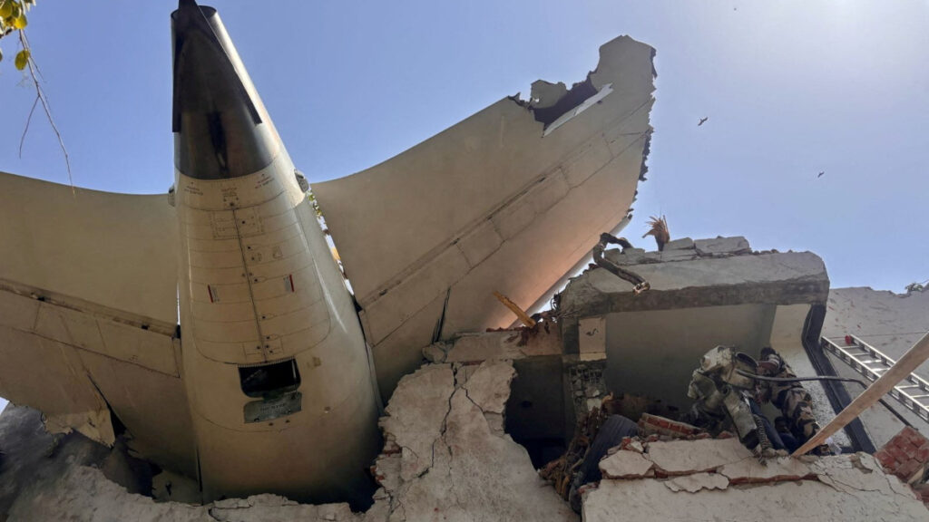 Revelan en qué asiento iba único sobreviviente del accidente de Air India