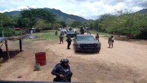 “No han llegado las autoridades”: habitantes de Puerto las Ollas, Guerrero, piden ayuda y graban balacera desde su casa