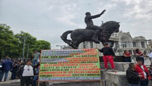 “Tienen instinto de combate”: marchan para evitar que se prohíban las peleas de gallos en CDMX