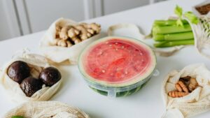 Tus bolsas reutilizables podrían estar contaminando tu comida, según una experta