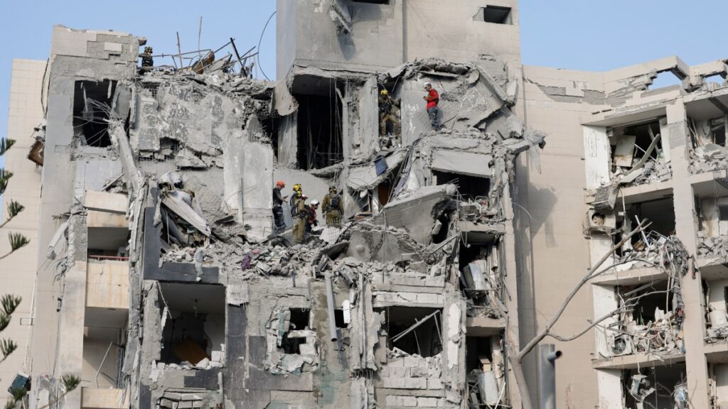 Bombardeo de Irán deja 3 muertos y 8 heridos al sur de Israel