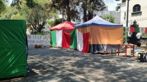Retiran campamento abandonado frente a oficinas de la ONU en Polanco