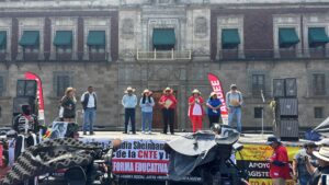 “Nos vamos para regresar con más fuerzas”: CNTE levanta plantón en CDMX y regresa a clases