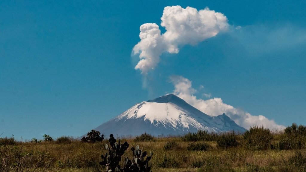 Volcán Popocatépetl muestra exhalaciones en video
