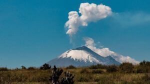 Impresionante postal del volcán Popocatépetl; captan este video durante la madrugada    