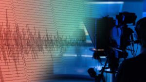 Fuerte sismo en Colombia sorprende a conductora de TV en vivo