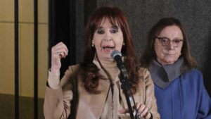 Corte de Argentina confirma condena a Cristina Kirchner; irá 6 años a prisión