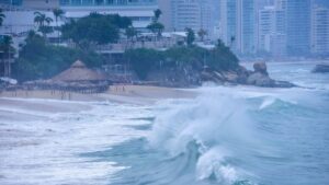 Acapulco, en alerta por temporal de lluvias; cierran puertos a navegación menor