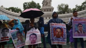 FGR debe hacer público el expediente del caso de los 43 desaparecidos de Ayotzinapa