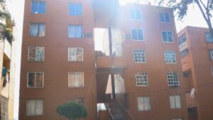 ¿Puedes adueñarte de una casa solo por vivir en ella? Esto dice la ley