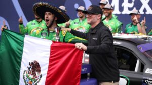 Victoria épica: Daniel Suárez remonta desde último lugar y gana carrera Nascar Xfinity Series