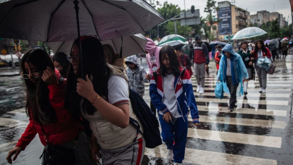 Dejan lluvias alerta doble, derrumbe, deslizamientos, y más de 60 inundaciones en la CDMX