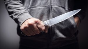 Denuncian crimen de odio en Puebla: apuñalan en la cabeza a joven en taquería por su orientación sexual