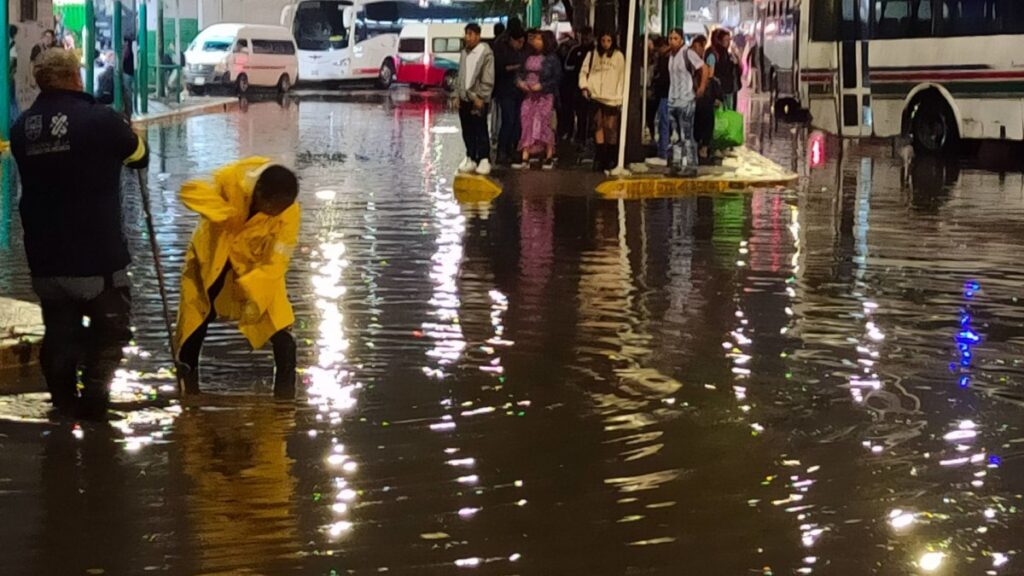Desazolve por coladeras tapadas en la CDMX