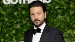 Diego Luna aparece en la portada de “The Hollywood Reporter” y denuncia estereotipos