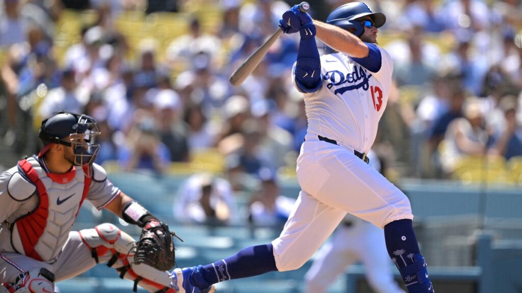 Dodgers donan un millón de dólares para apoyar a familias migrantes ante redadas en Los Ángeles