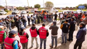Entrega apoyos a familias damnificadas: Libia Dennise