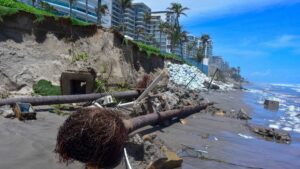 Erick deja incomunicados 5 municipios de la Costa Chica a su paso por Guerrero