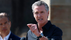 Trump está “destruyendo” la democracia; “el momento que hemos temido ha llegado”: Gavin Newsom