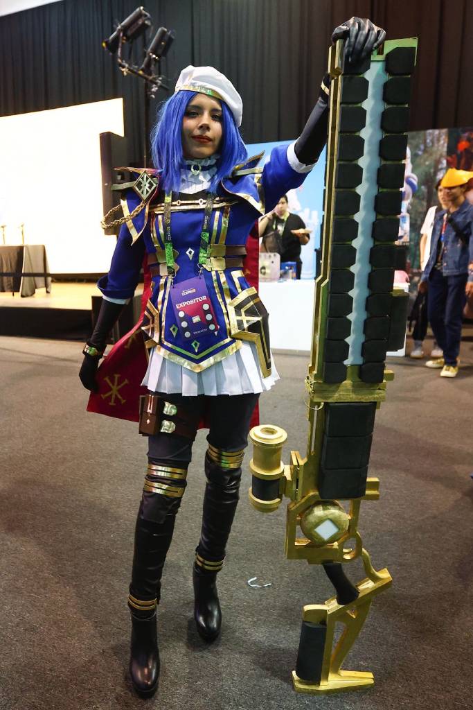 Girl Power Cosplayer