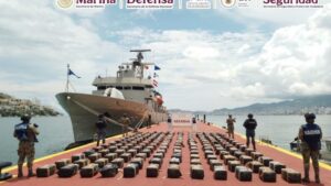 Cae “narcosubmarino” en costas de Guerrero: 3.5 toneladas de cocaína y tres detenidos