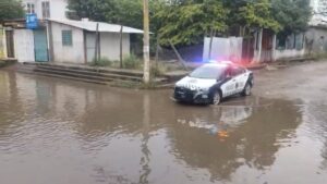 Huracán Erick toca tierra en Santiago Pinotepa Nacional: primeras imágenes del desastre en Guerrero, Oaxaca y Chiapas