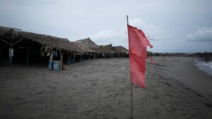 Erick se intensifica a huracán categoría 2 y seguirá fortaleciéndose: NHC