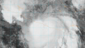 Así se vio el momento exacto en el que el huracán Erick tocó tierra en Oaxaca desde el espacio: imágenes satelitales