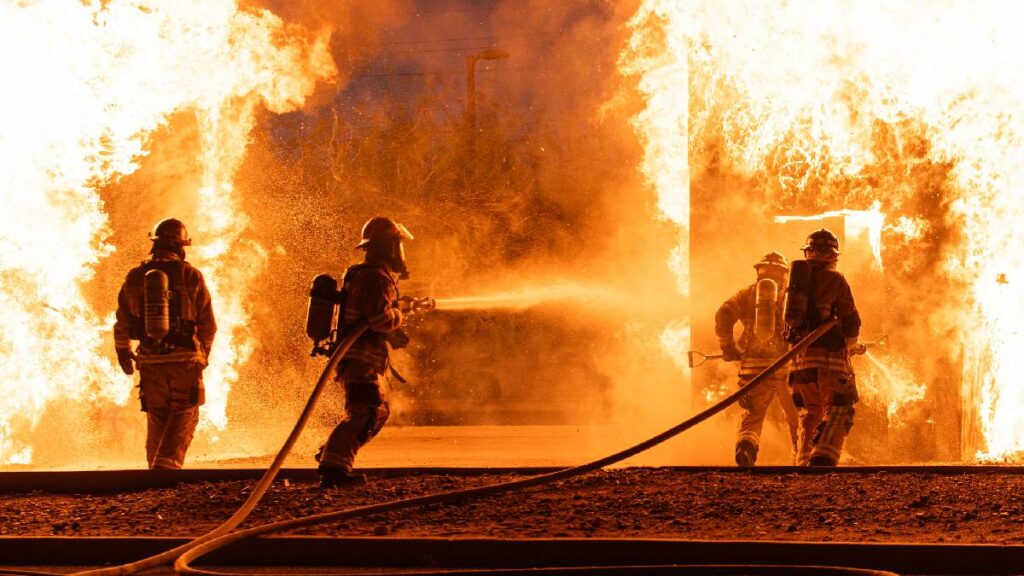 Se registra incendio en edificio de la colonia Morelos.