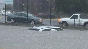 ¿Tu seguro de auto te cubre por lluvias? Así puedes saberlo fácil