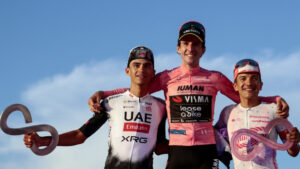 ¡Orgullo mexicano! Así fue el momento en el que Isaac del Toro se subió al podio del Giro de Italia 2025