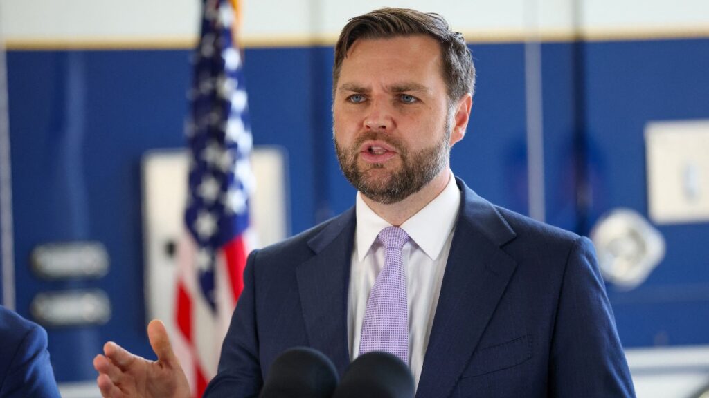 J.D. Vance defiende presencia militar en Los Ángeles: “sigue siendo necesaria”