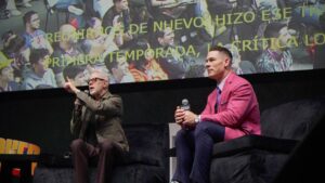 John Cena y James Gunn comen chapulines y bailan en el CCXP México