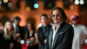 Johnny Depp sorprende a pacientes oncológicos disfrazado de Jack Sparrow