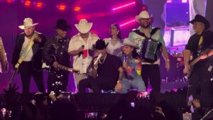“La Última Peda” de Grupo Firme en CDMX repartió éxitos y ‘shots’