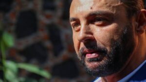 Latin Lover sorprende con imagen desde el hospital; agradece mensajes de apoyo