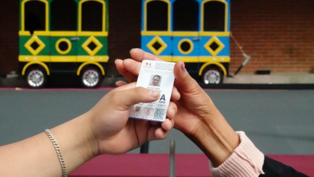 CDMX lanza nueva licencia permanente solo para auto. No aplica para moto. Tramítala desde casa hasta el 31 de diciembre de 2025